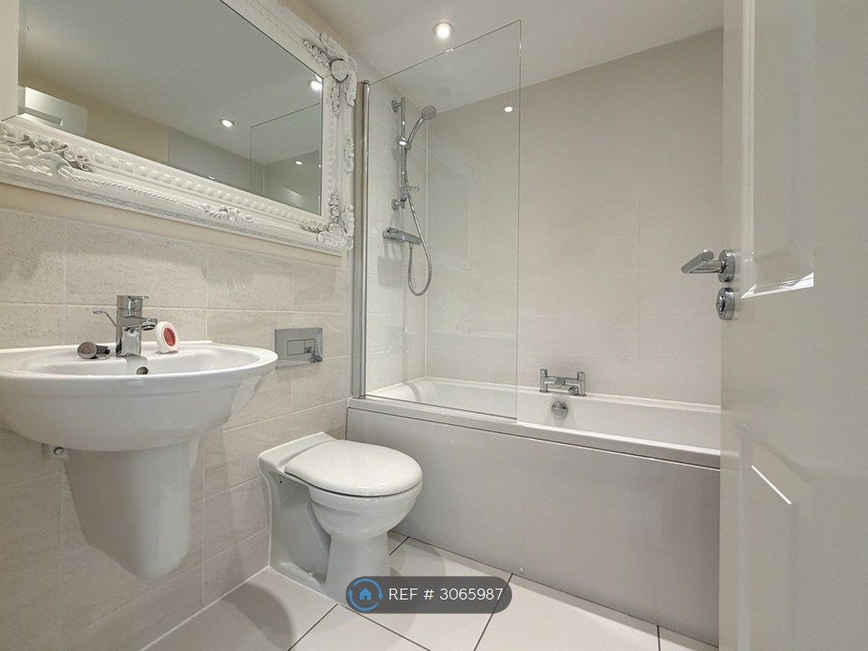 Property photo 3 of 16 Bathroom