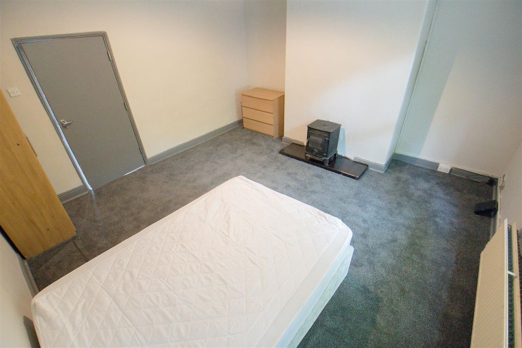 Property photo 3 of 12 Bedroom 1.Jpg