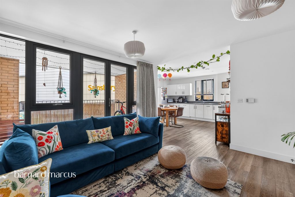 Property photo 2 of 20