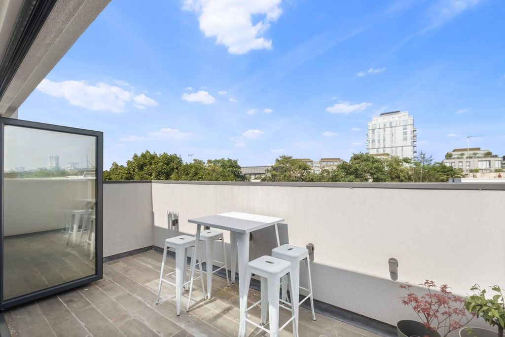 Property photo 3 of 13 Terrace / Patio