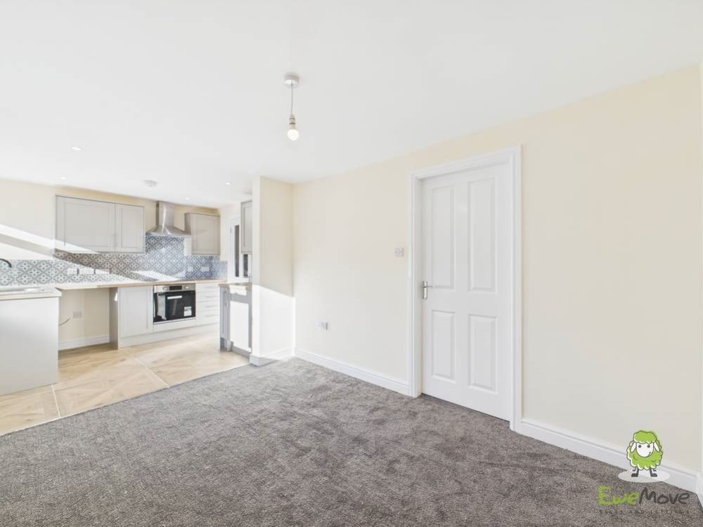 Property photo 3 of 13 Kitchen Emilydimelowewemovewhitchurchandnantwich