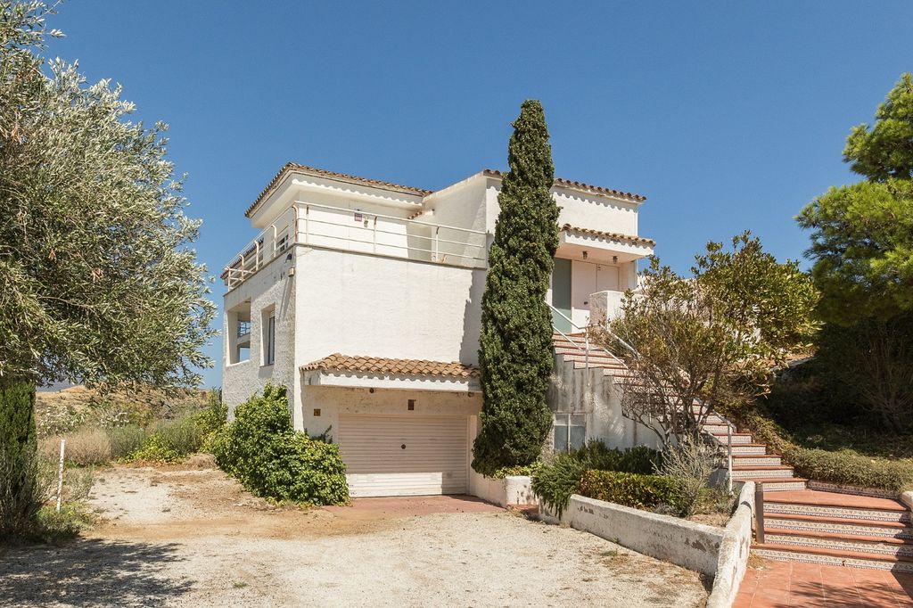 Property photo 3 of 35