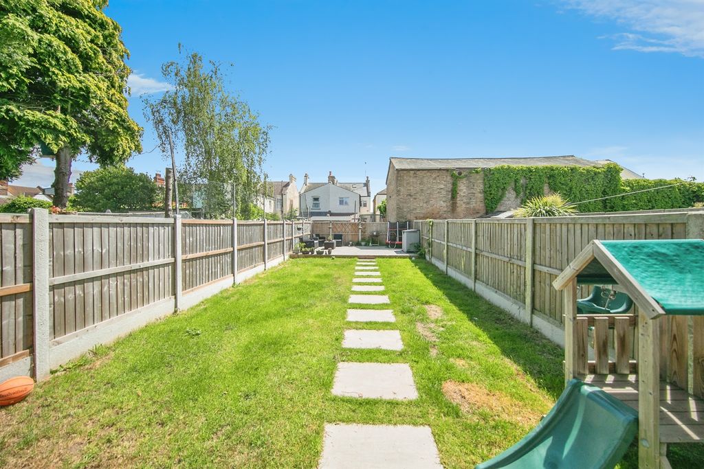 Property photo 2 of 19