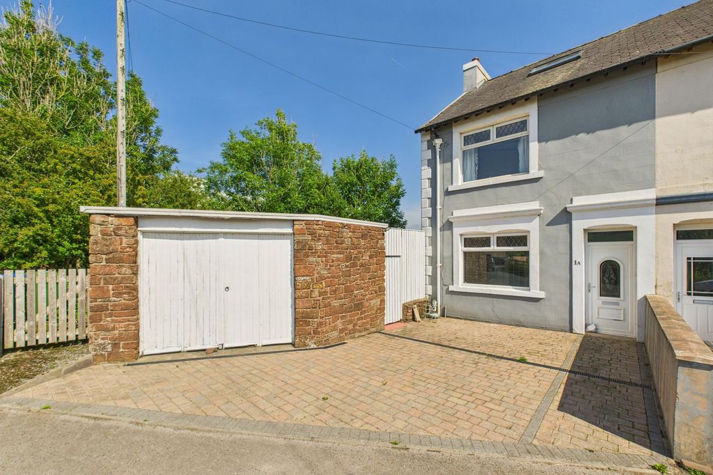 Property photo 1 of 32