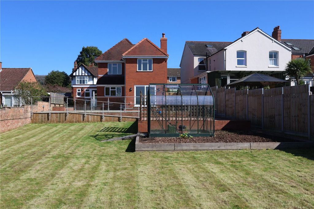 Property photo 1 of 36 Picture No. 10