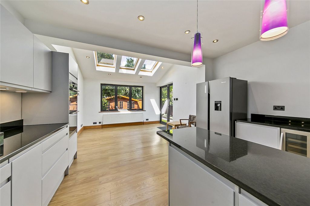 Property photo 2 of 14 Picture No. 10