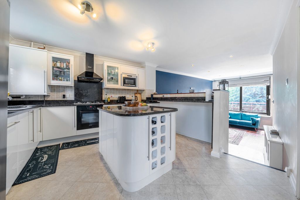 Property photo 3 of 21 1476683-11-6A3142...