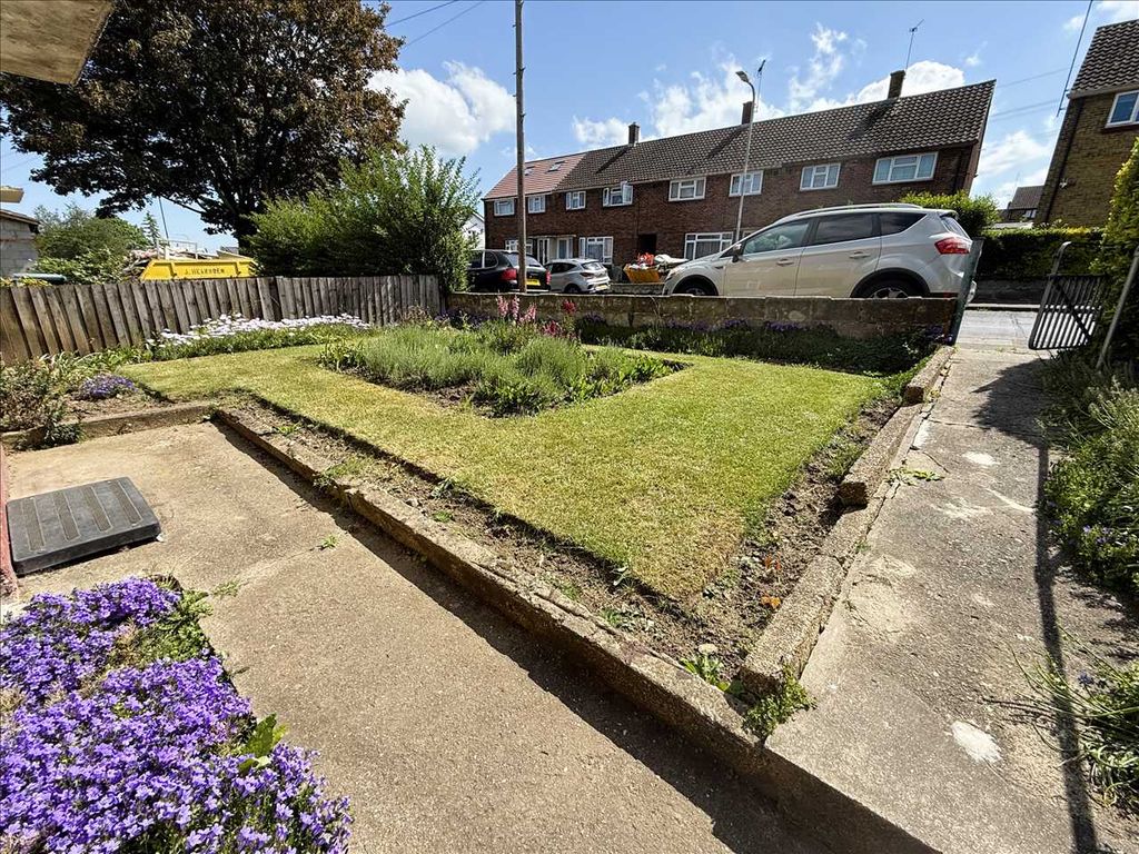 Property photo 3 of 19 Front Garden