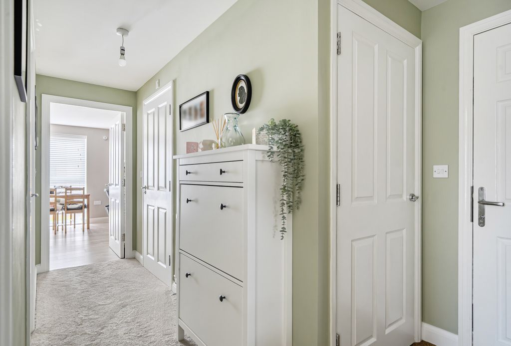 Property photo 3 of 13 1451806-19-69F469...