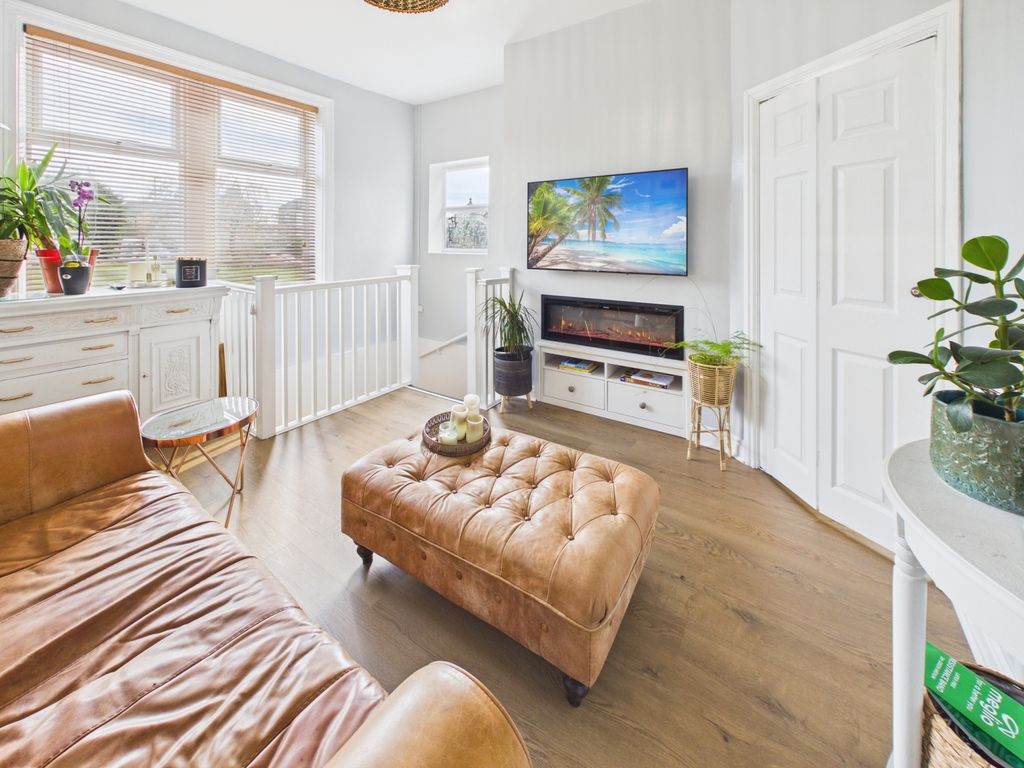 Property photo 2 of 20 Cam04233G0-Pr0058-Still002