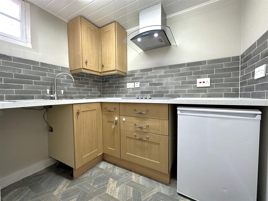 Property photo 3 of 11 Modern Kitchen 503