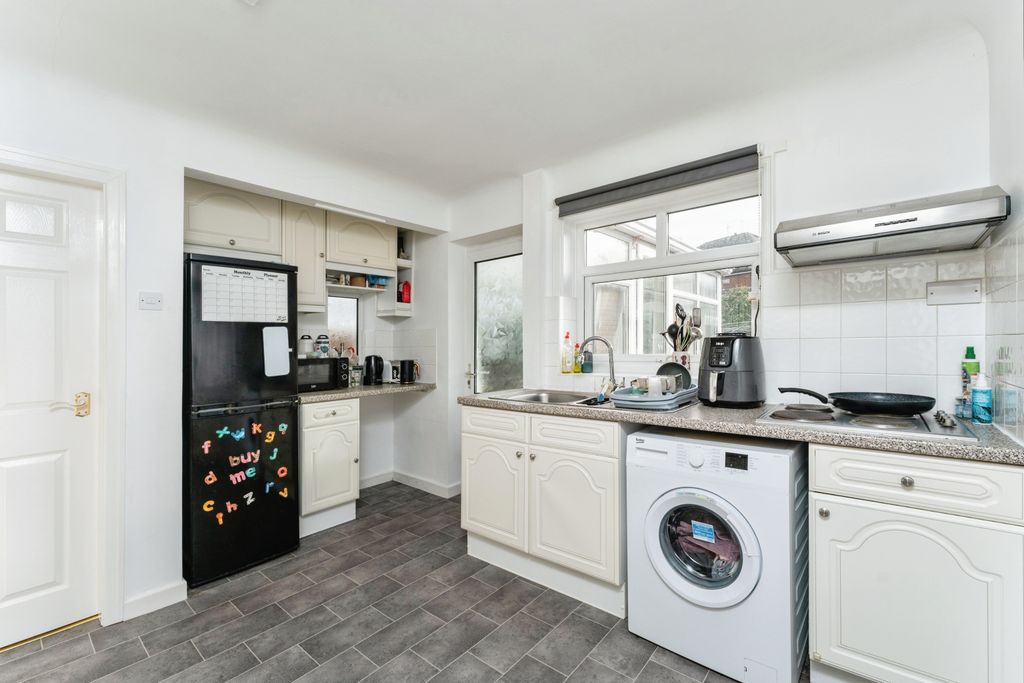 Property photo 3 of 14 Kitchen