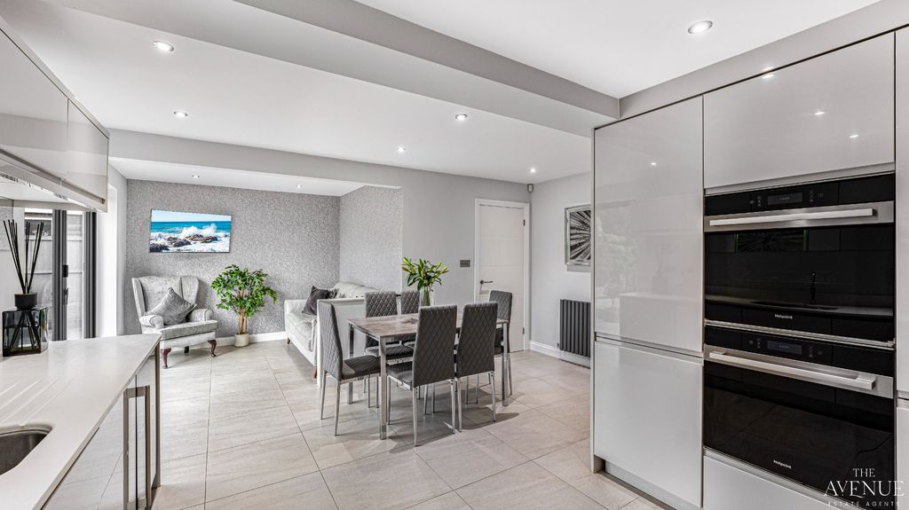 Property photo 3 of 48 5525885