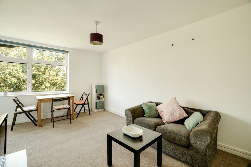 Property photo 2 of 11 Sitting/Dining Area