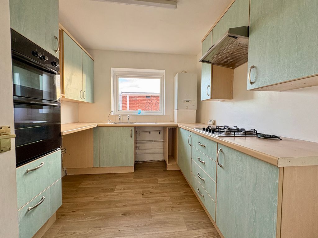 Property photo 3 of 15 Kitchen Aylesbrook