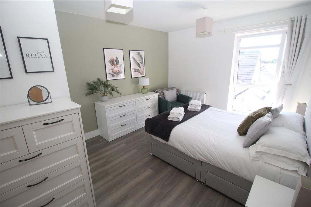 Property photo 3 of 15 Bed 1.Jpg