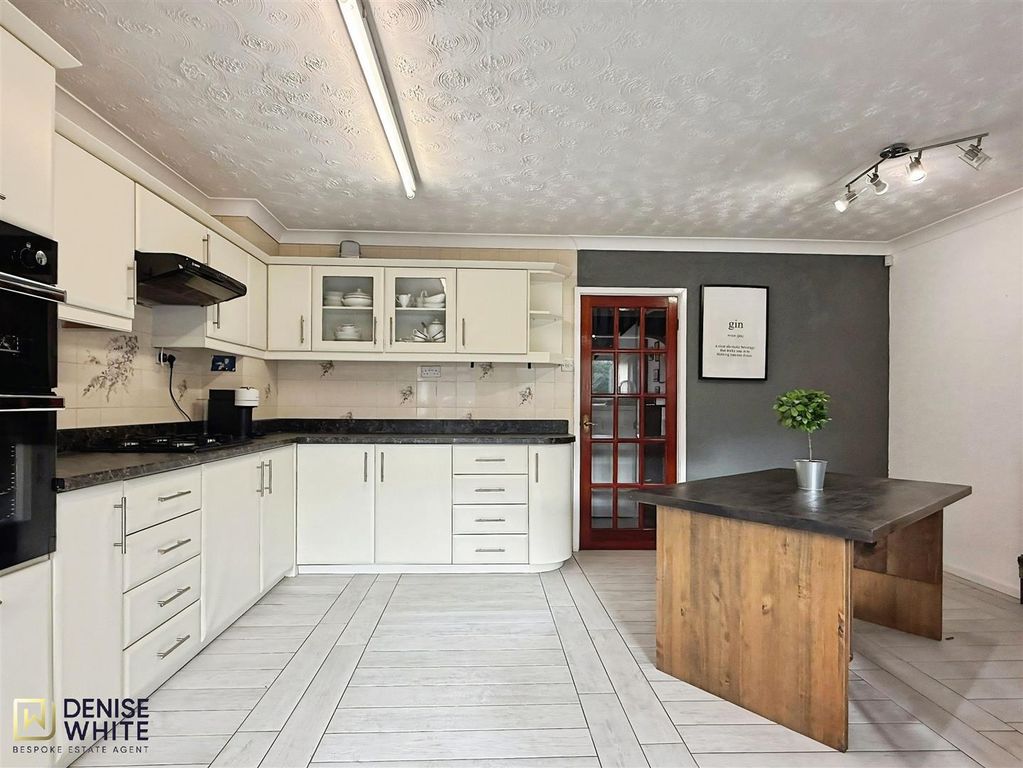 Property photo 2 of 22 Kitchen