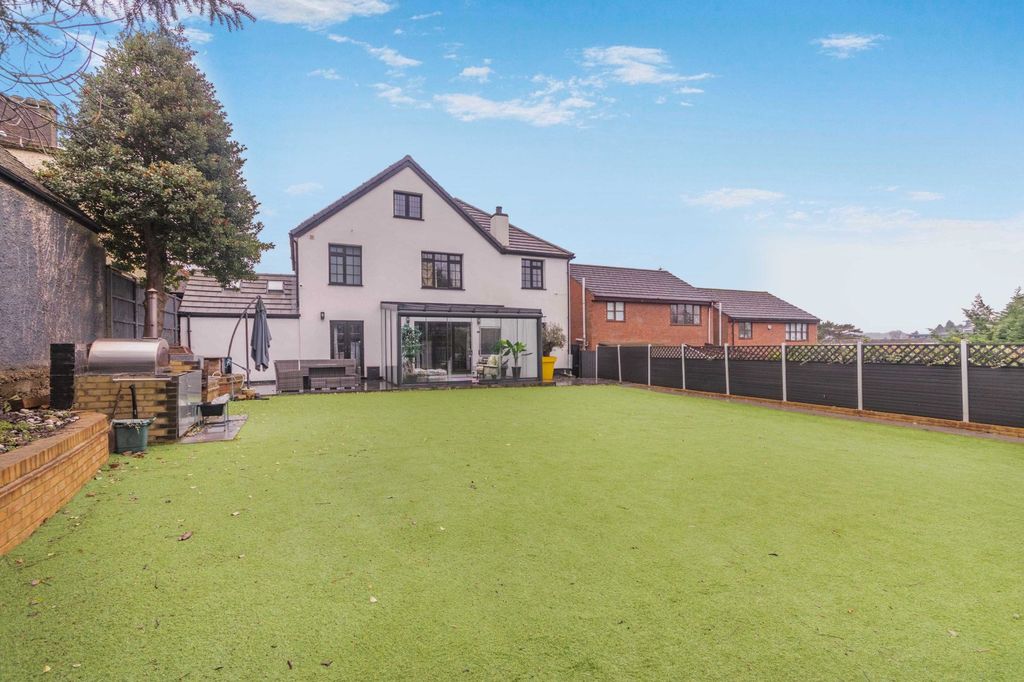 Property photo 2 of 32 Picture No. 13