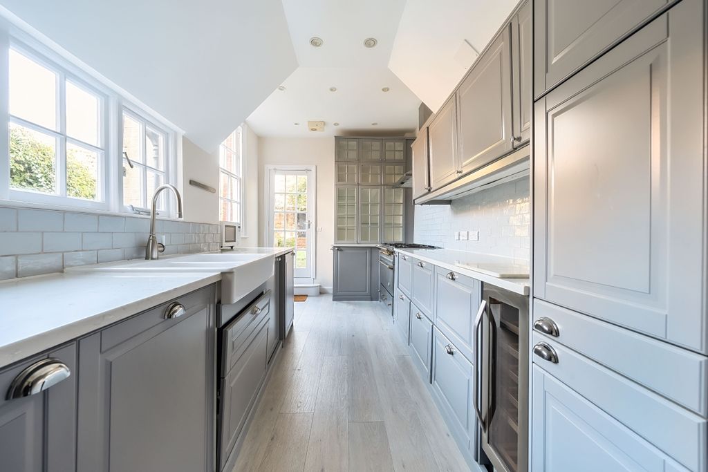 Property photo 2 of 12 Kitchen