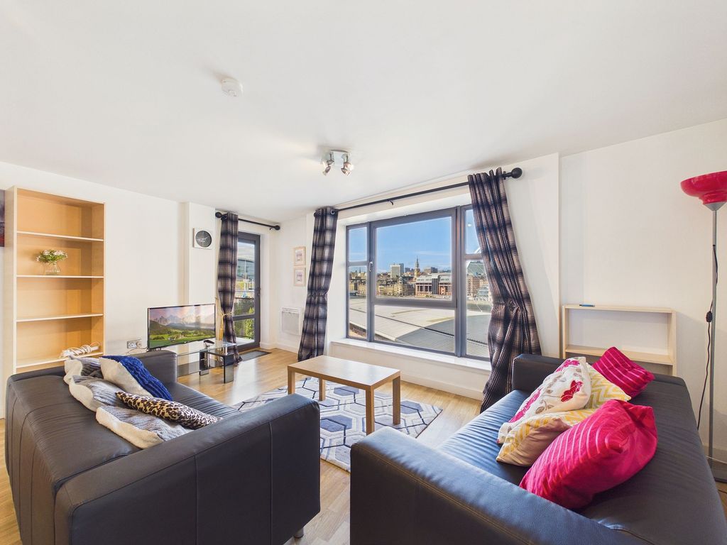 Property photo 2 of 14 Lounge