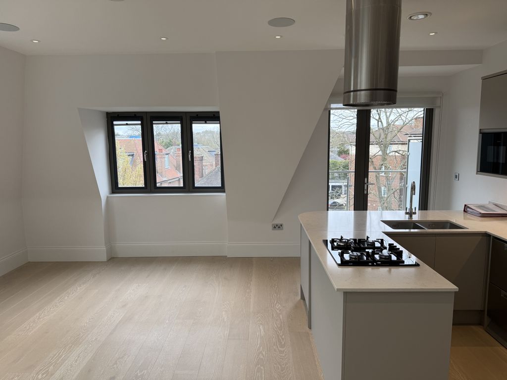Property photo 1 of 12 2 Bed Flat To Rent Green Lane, London Nw4