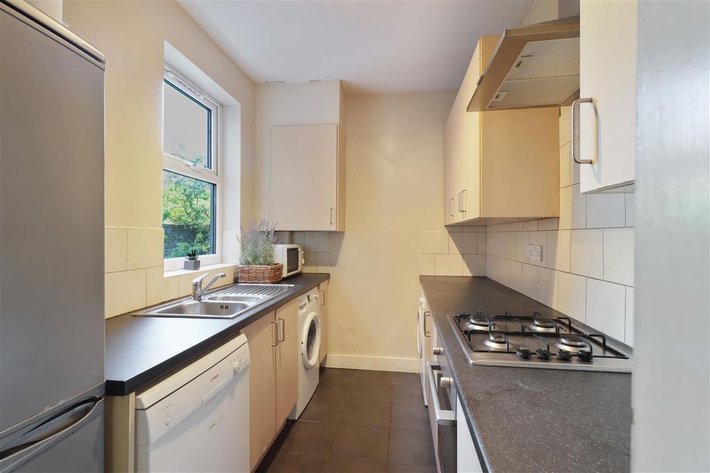 Property photo 2 of 19 Kitchen