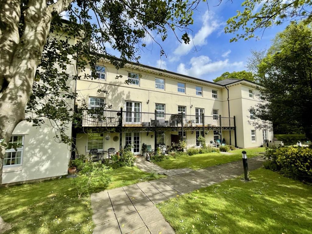 Property photo 1 of 11 Front