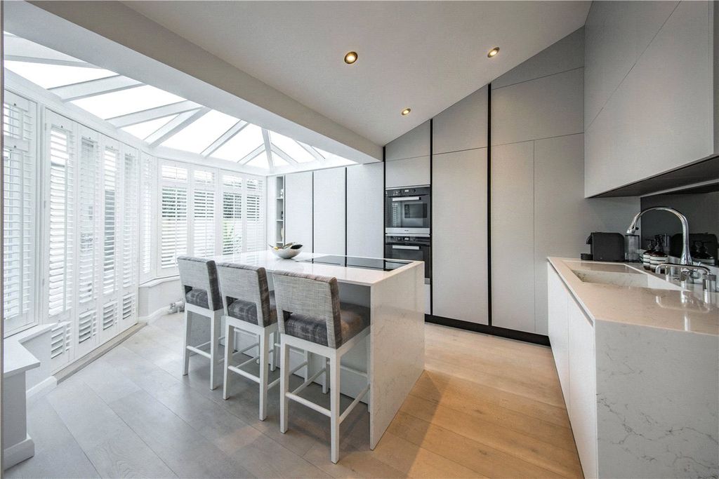 Property photo 2 of 10 Dining Area
