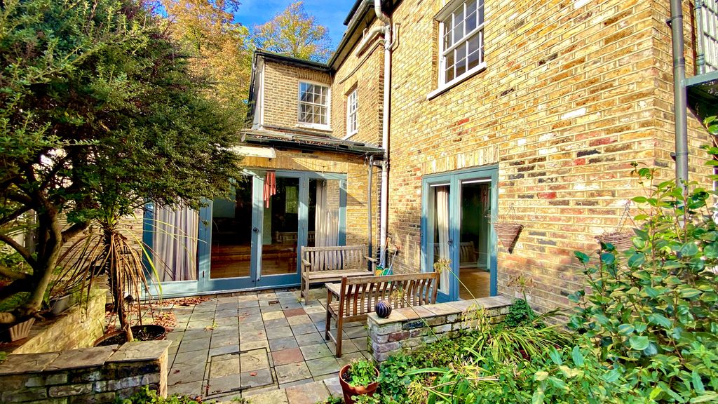 Property photo 1 of 18