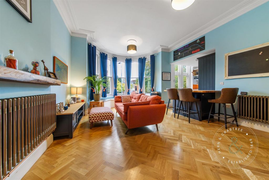 Property photo 2 of 16 Cathedral-Road-09.Jpg