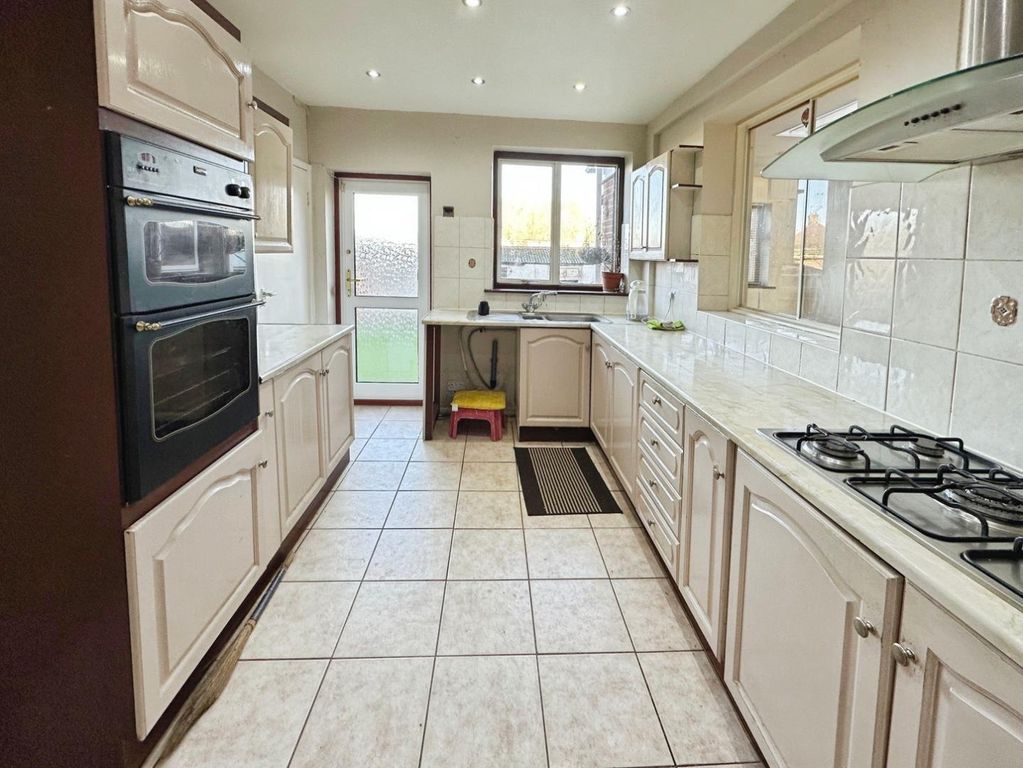 Property photo 3 of 24 Kitchen