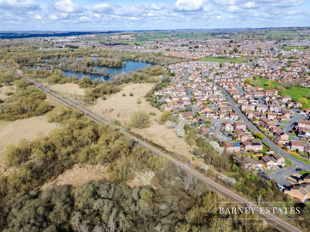 Property photo 1 of 6 Photo 7