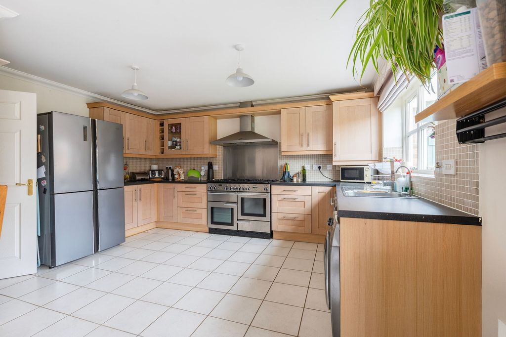 Property photo 3 of 25