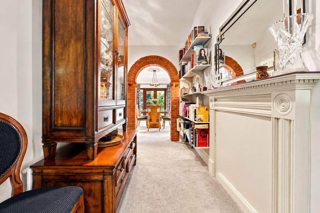 Property photo 3 of 22