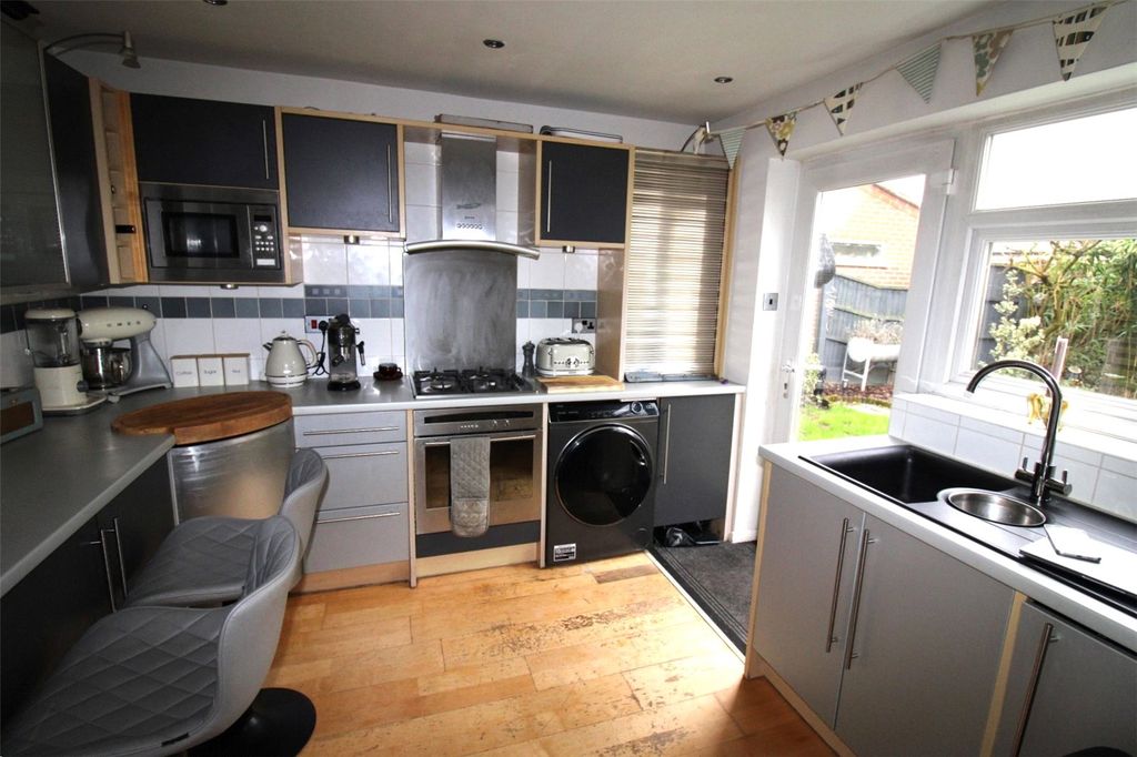 Property photo 3 of 16 Picture No. 13