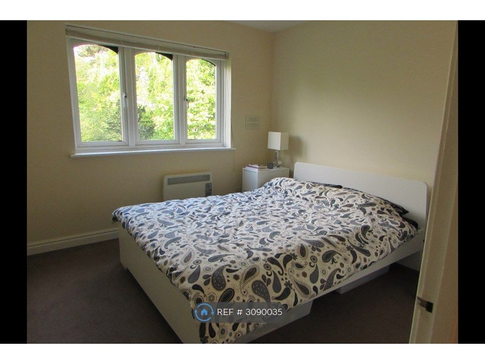 Property photo 2 of 17 Bedroom