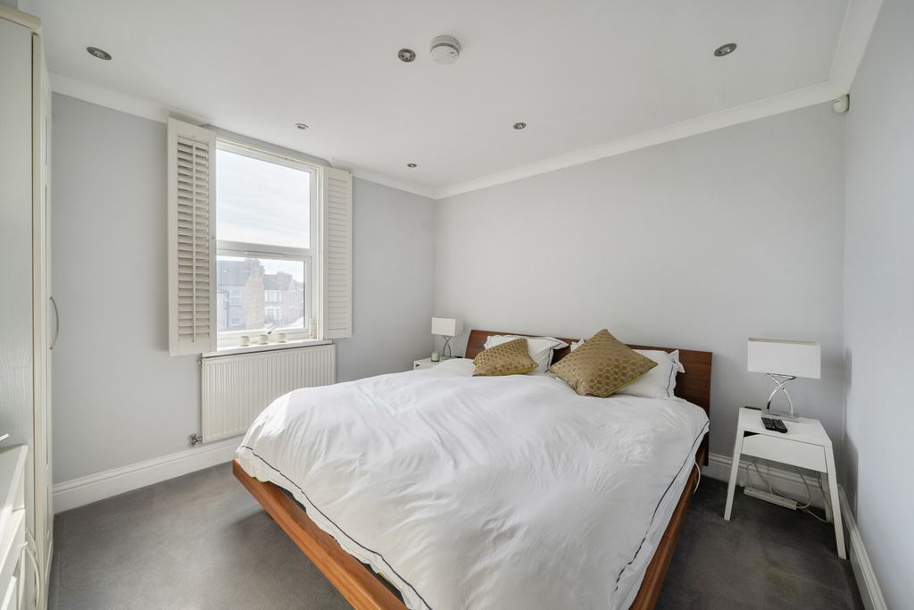 Property photo 2 of 19 1452647-2-69F2324...