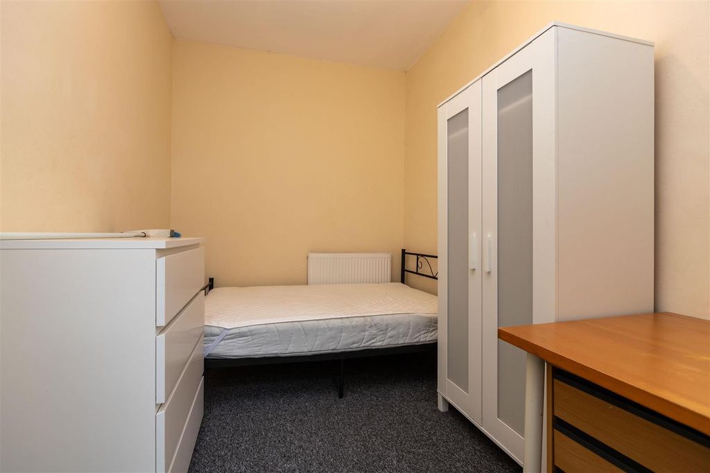 Property photo 3 of 10 Bathroom