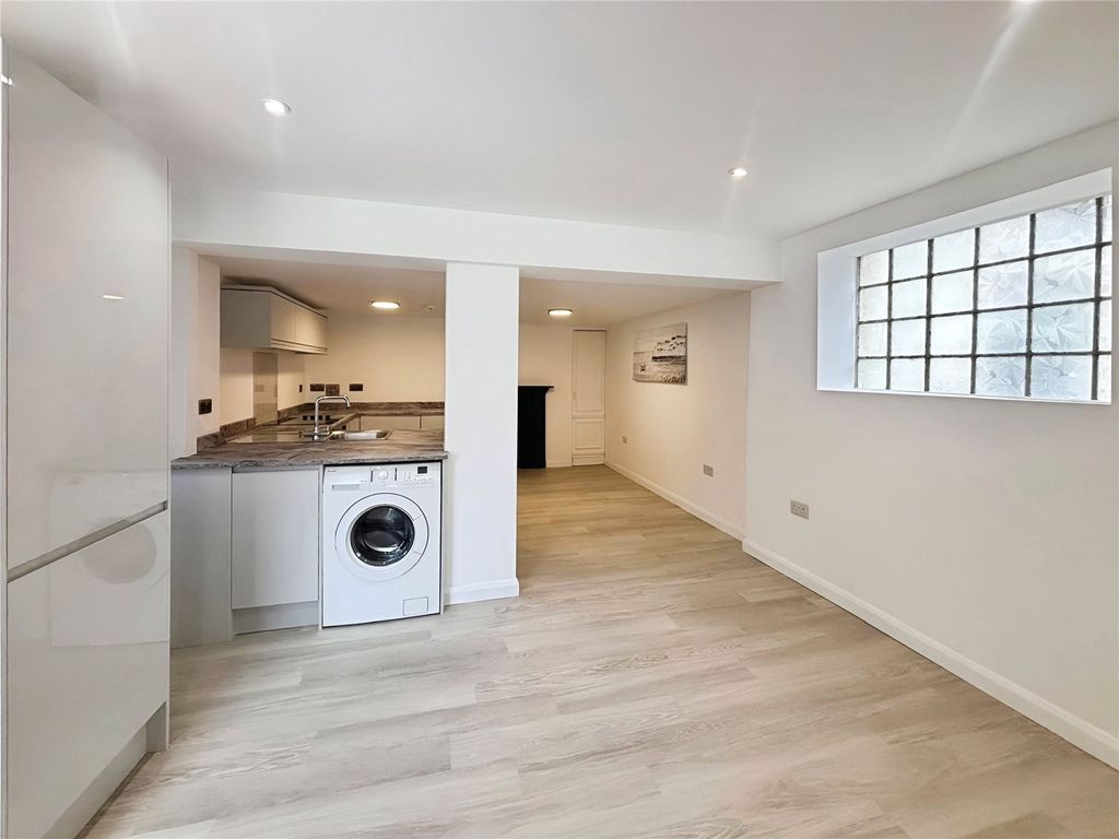 Property photo 3 of 8 Picture No. 01