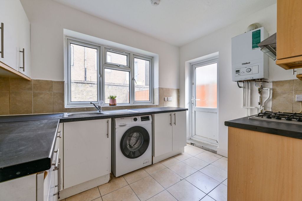 Property photo 3 of 12