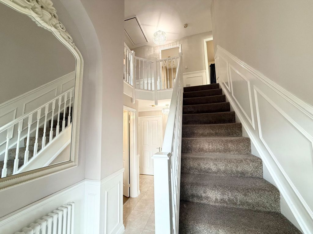 Property photo 2 of 27