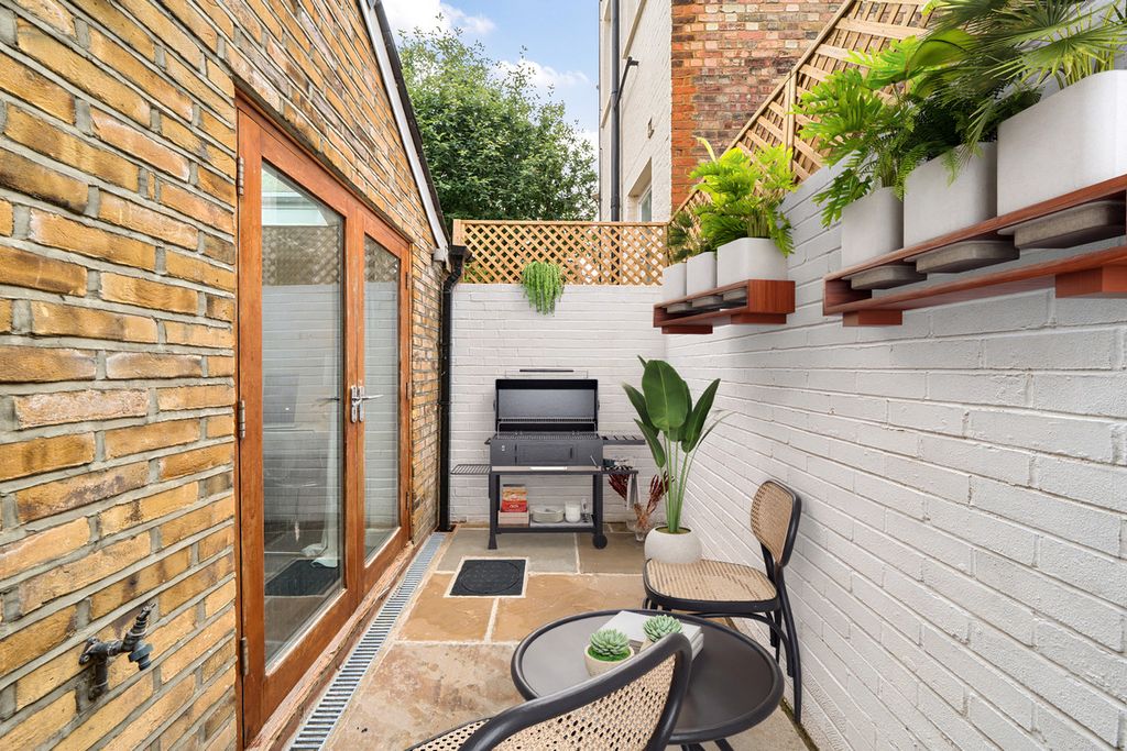 Property photo 3 of 12