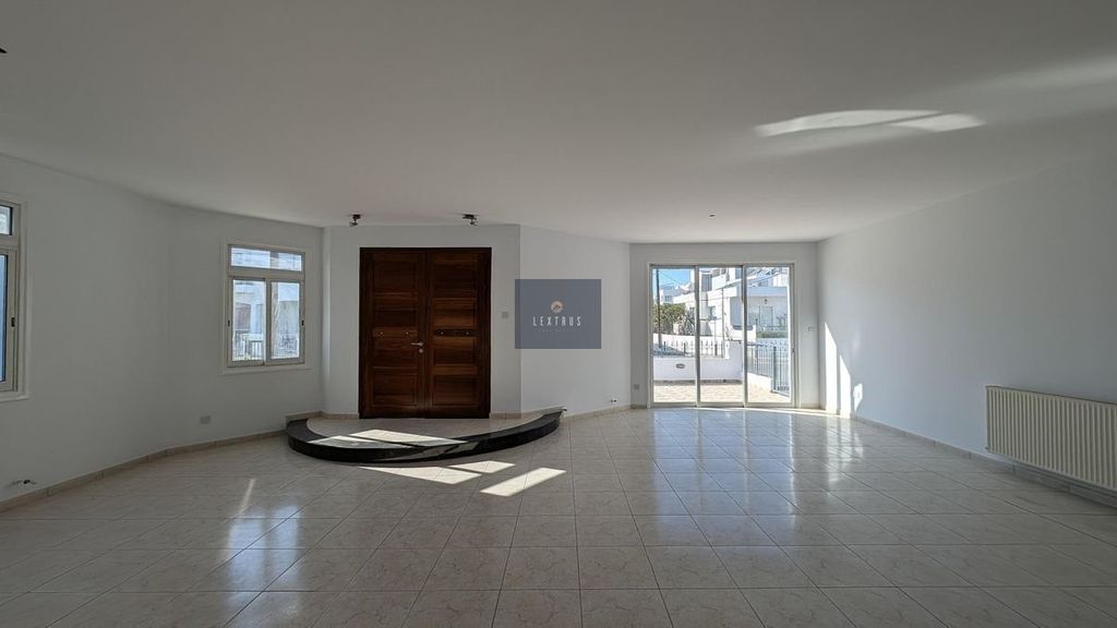 Property photo 2 of 29