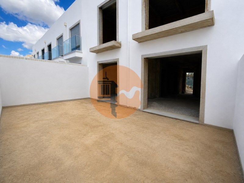 Property photo 2 of 32