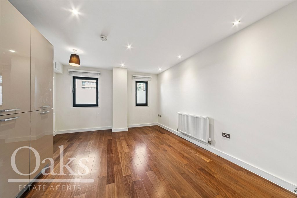 Property photo 3 of 8 Picture No. 02