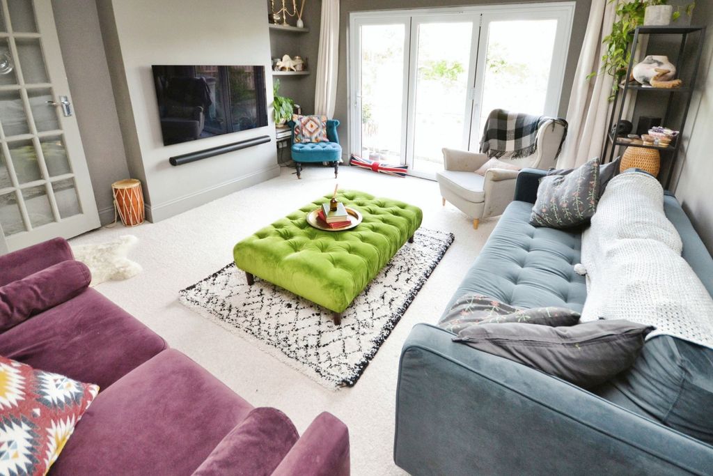 Property photo 2 of 25