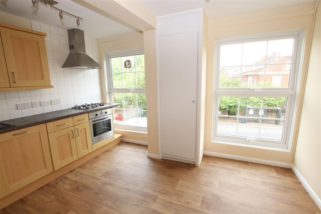 Property photo 2 of 10 Kitchen Aspect To Front.Jpg