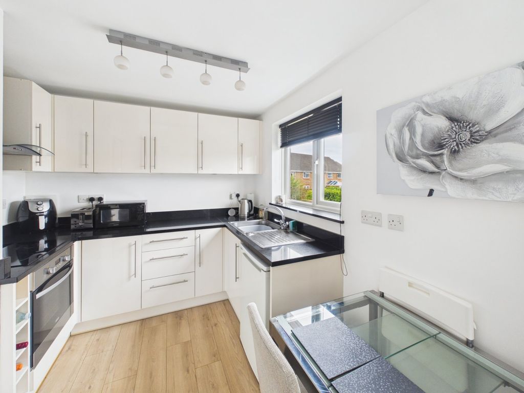 Property photo 1 of 9 Kitchen
