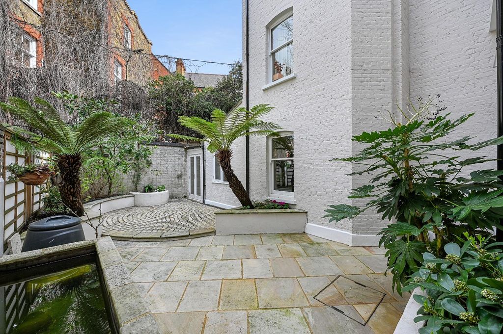 Property photo 2 of 12 Fbl -Blythe Road - Garden1 (1).Jpg