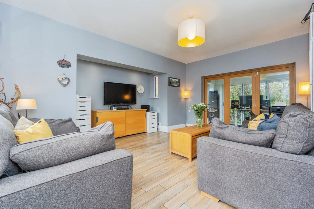 Property photo 2 of 25 Lounge